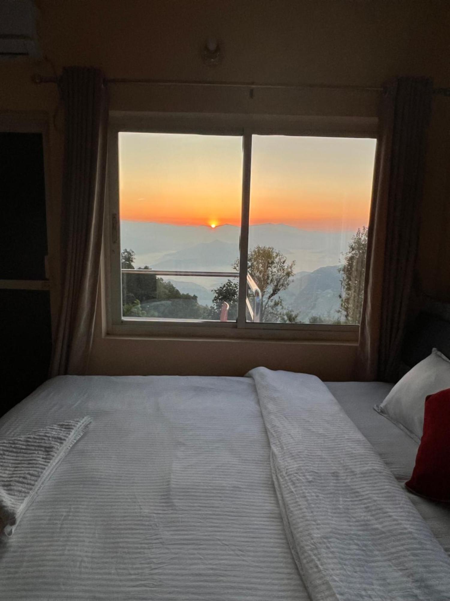 Hotel Village View נגאקוט מראה חיצוני תמונה